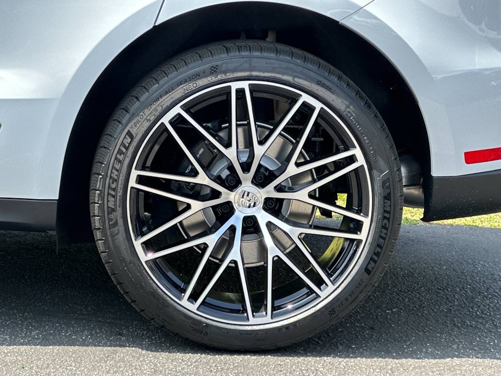 Thumbnail: 2026 Porsche Macan - 7