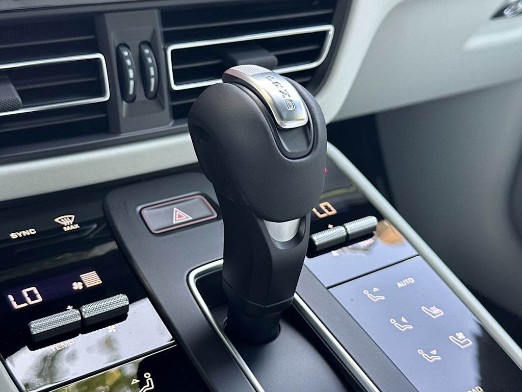 Thumbnail: 2026 Porsche Macan - 28