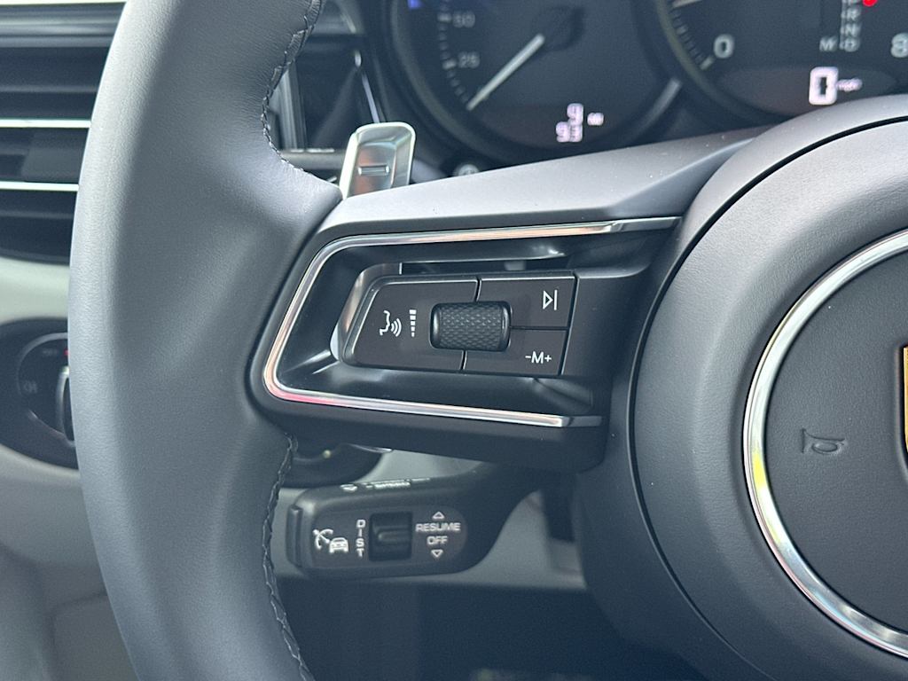 Thumbnail: 2026 Porsche Macan - 30