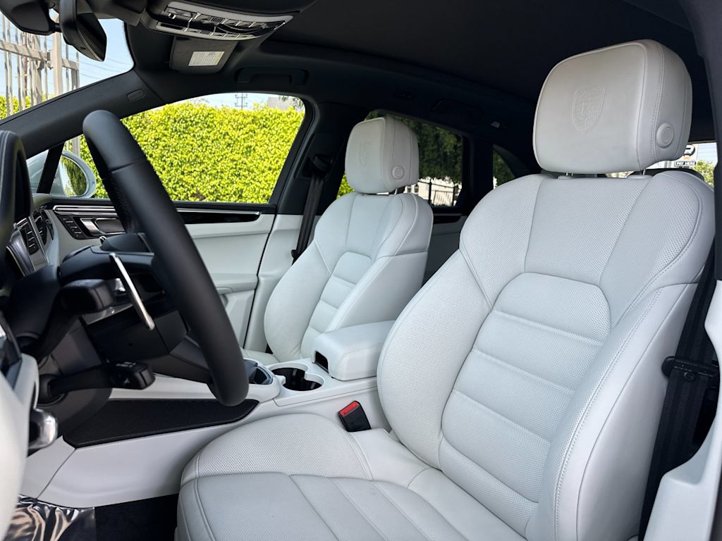 Thumbnail: 2026 Porsche Macan - 10