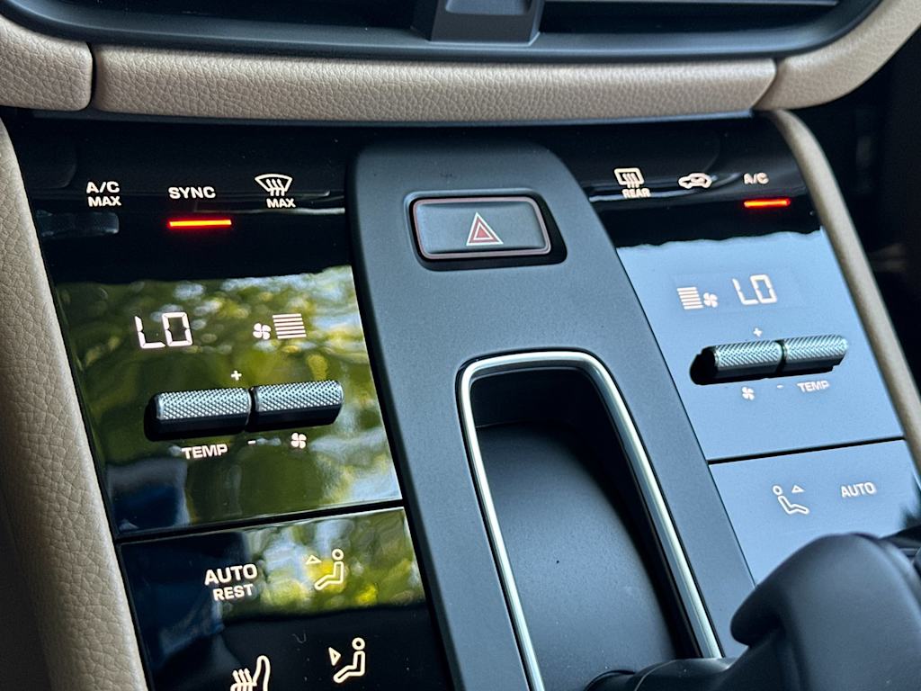 Thumbnail: 2026 Porsche Macan - 28