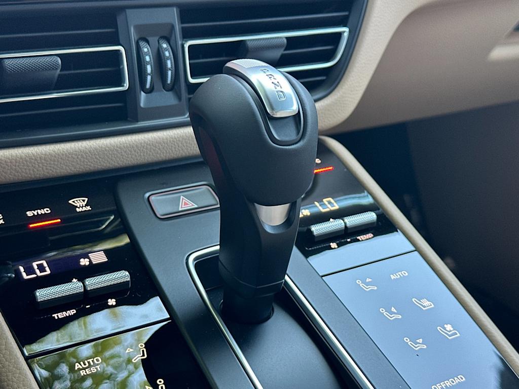 Thumbnail: 2026 Porsche Macan - 29