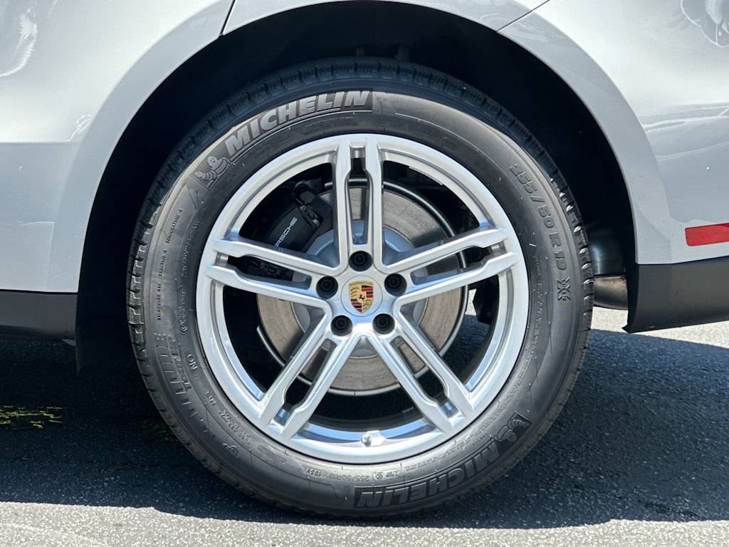 Thumbnail: 2026 Porsche Macan - 8
