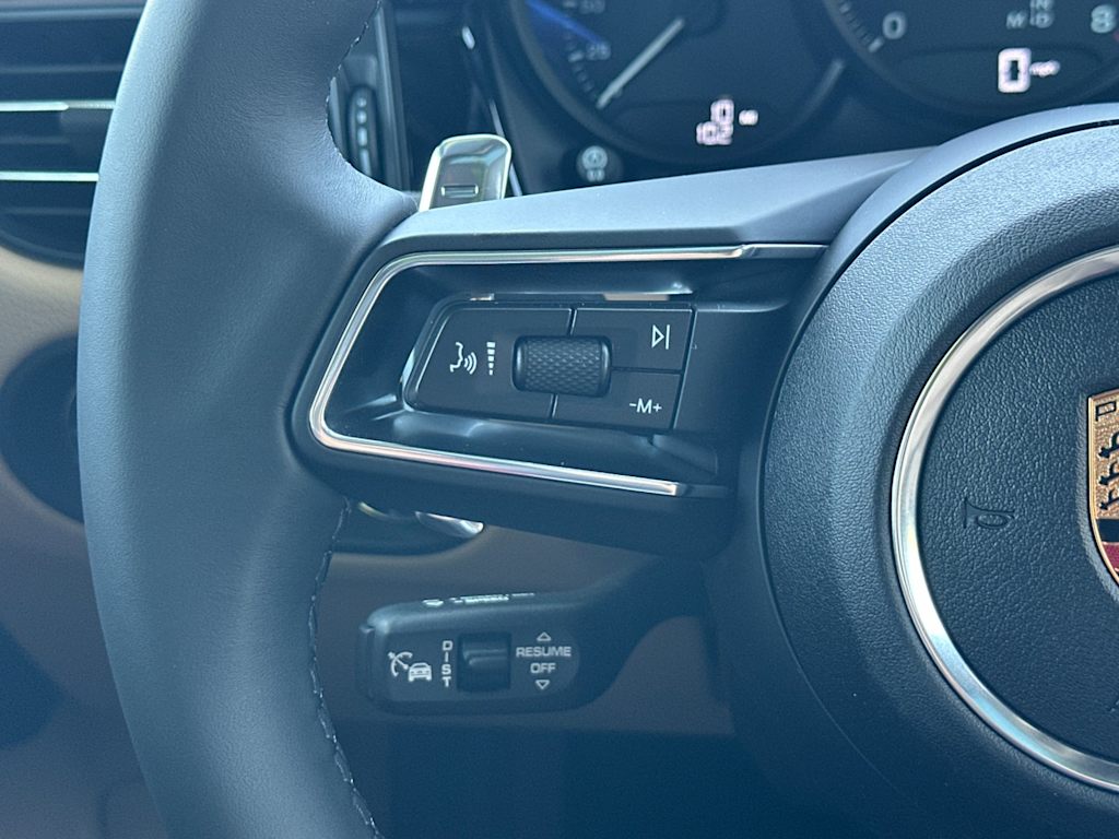 Thumbnail: 2026 Porsche Macan - 31
