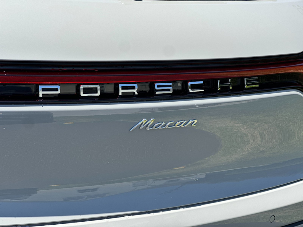 Thumbnail: 2026 Porsche Macan - 7