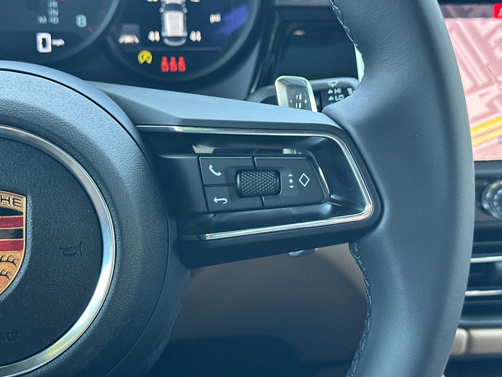 Thumbnail: 2026 Porsche Macan - 32