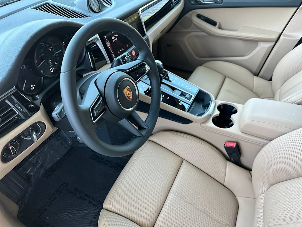 Thumbnail: 2026 Porsche Macan - 10