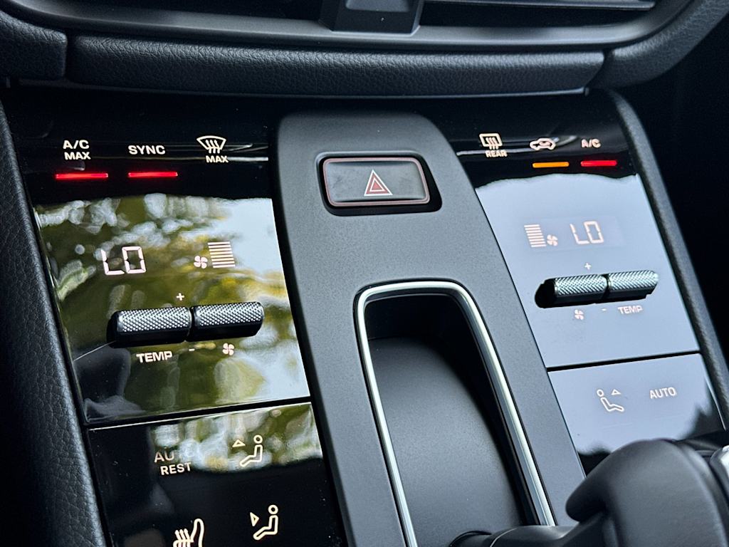 Thumbnail: 2026 Porsche Macan - 15