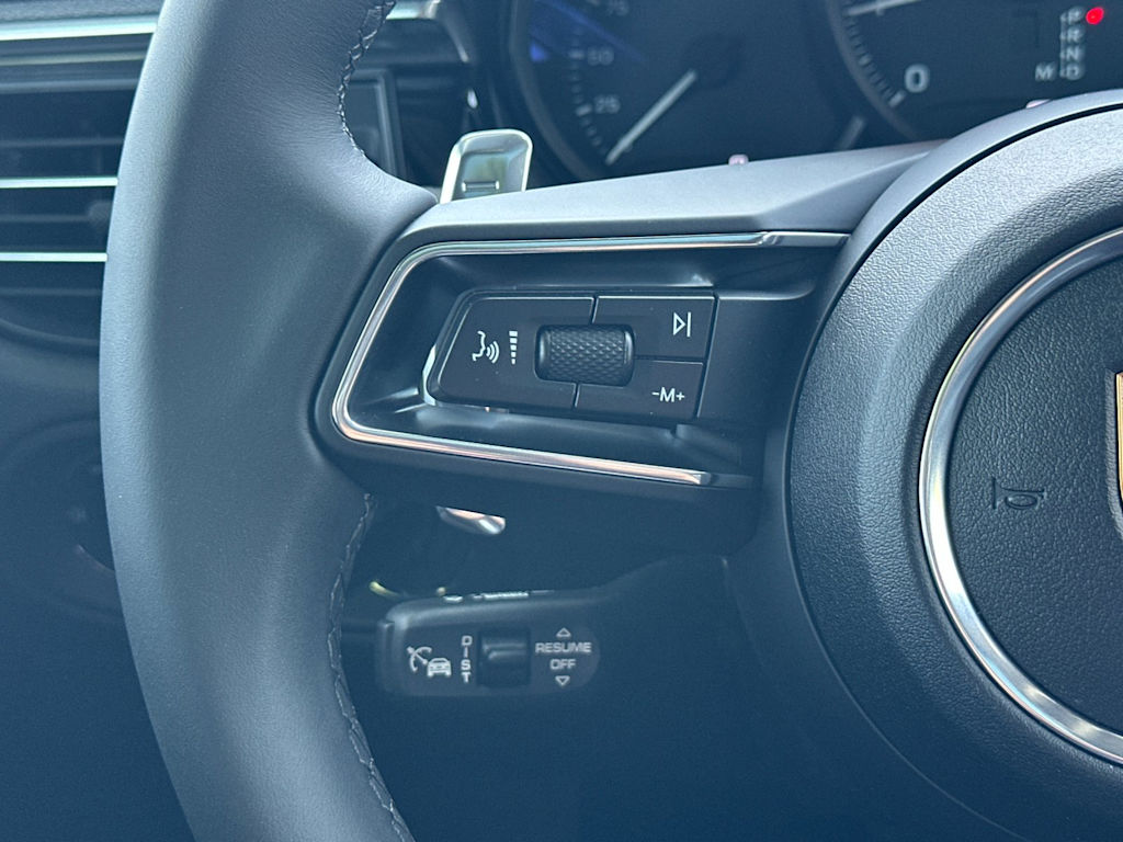 Thumbnail: 2026 Porsche Macan - 30