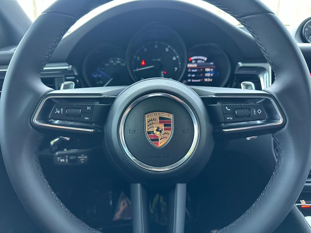 Thumbnail: 2026 Porsche Macan - 29
