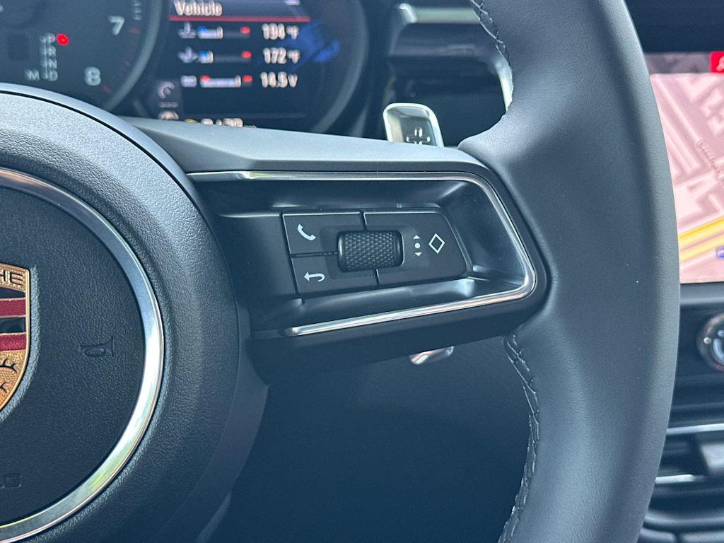 Thumbnail: 2026 Porsche Macan - 31