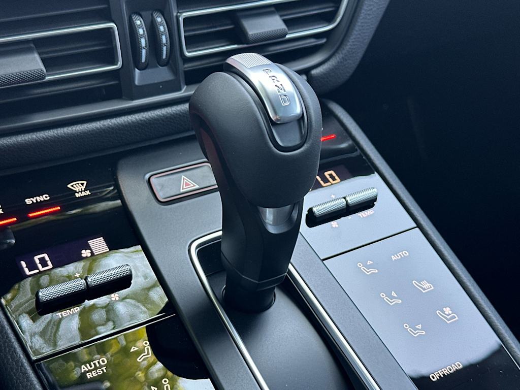 Thumbnail: 2026 Porsche Macan - 28