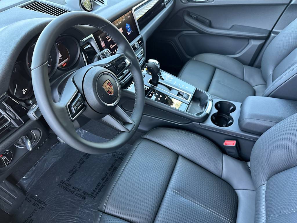 Thumbnail: 2026 Porsche Macan - 9