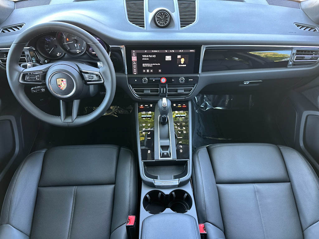 Thumbnail: 2026 Porsche Macan - 2