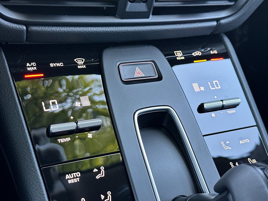 Thumbnail: 2026 Porsche Macan - 14