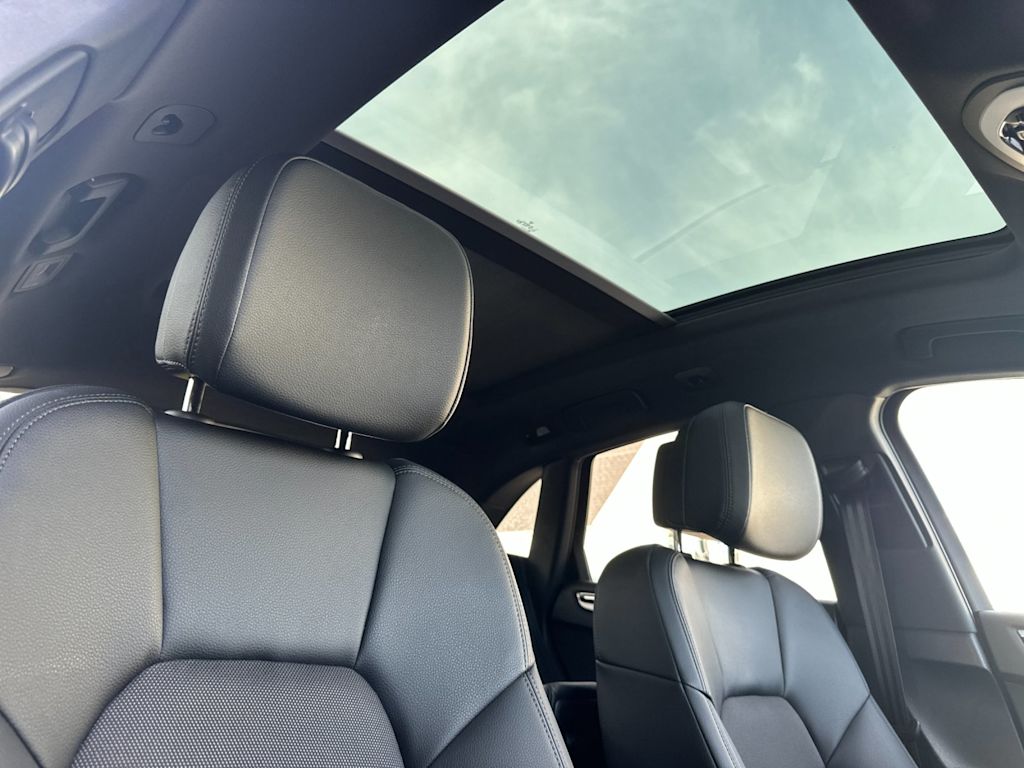 Thumbnail: 2025 Porsche Macan - 25