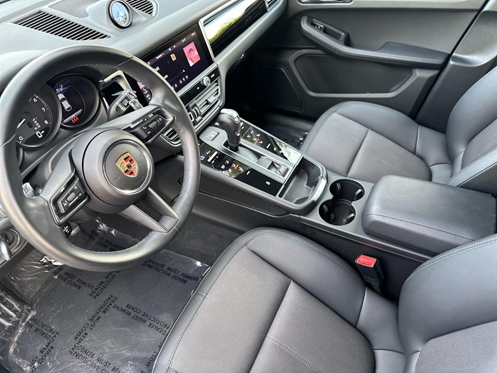 Thumbnail: 2025 Porsche Macan - 9