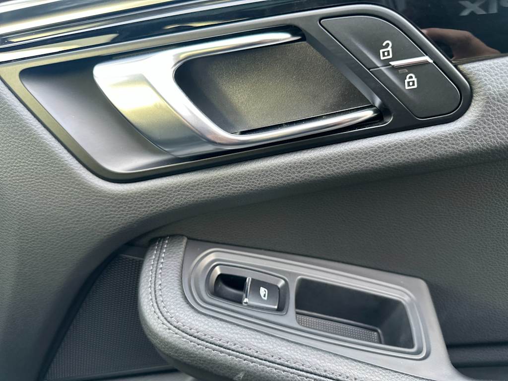 Thumbnail: 2025 Porsche Macan - 26