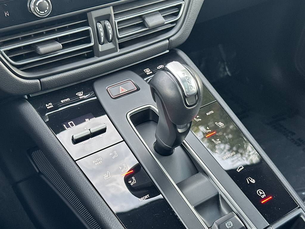 Thumbnail: 2025 Porsche Macan - 15