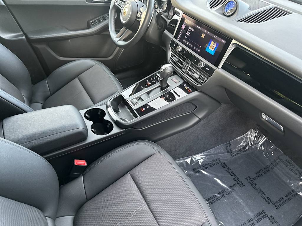 Thumbnail: 2025 Porsche Macan - 12