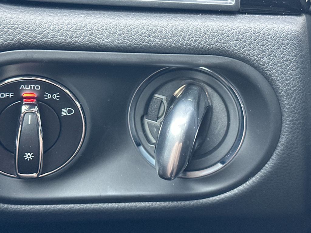 Thumbnail: 2025 Porsche Macan - 30