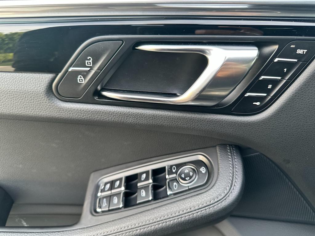 Thumbnail: 2025 Porsche Macan - 23