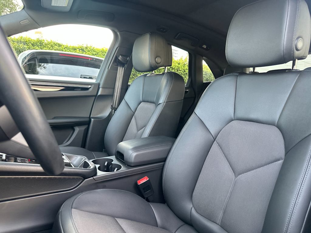 Thumbnail: 2025 Porsche Macan - 10