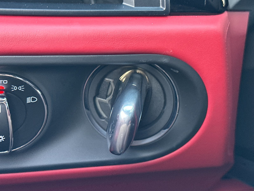 Thumbnail: 2025 Porsche Macan - 30