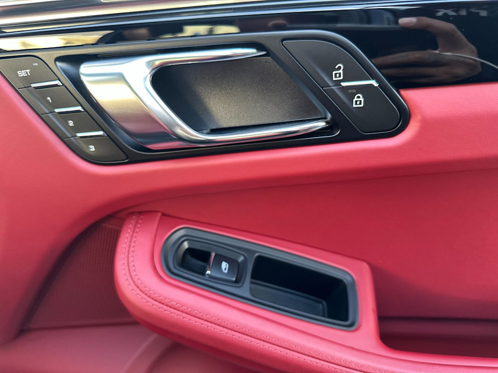 Thumbnail: 2025 Porsche Macan - 26