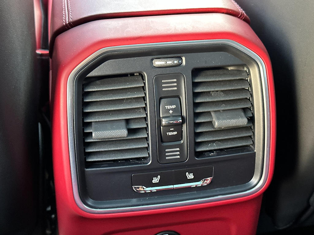 Thumbnail: 2025 Porsche Macan - 24