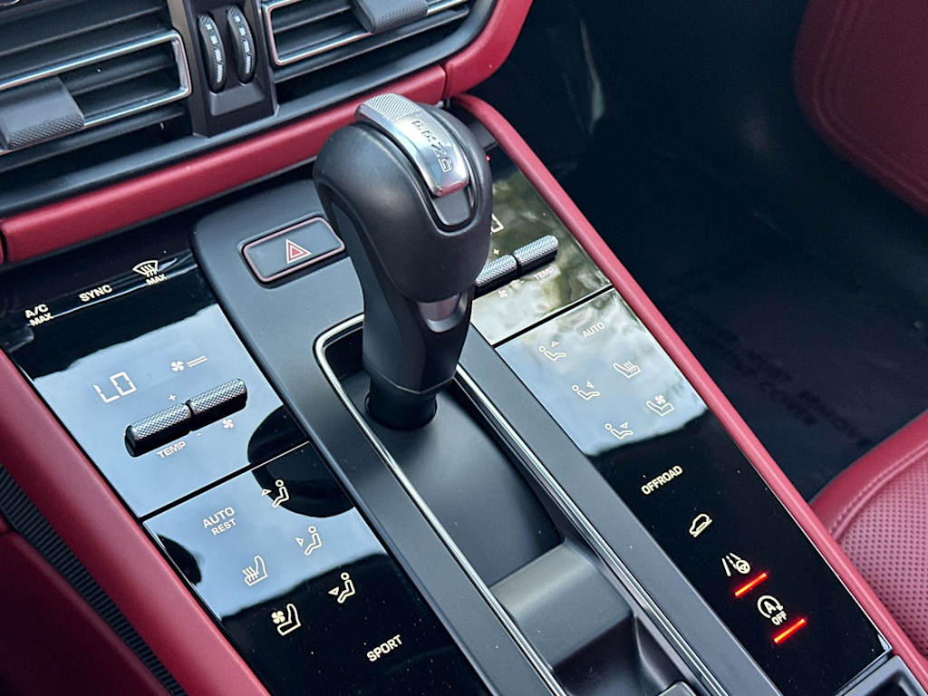 Thumbnail: 2025 Porsche Macan - 29