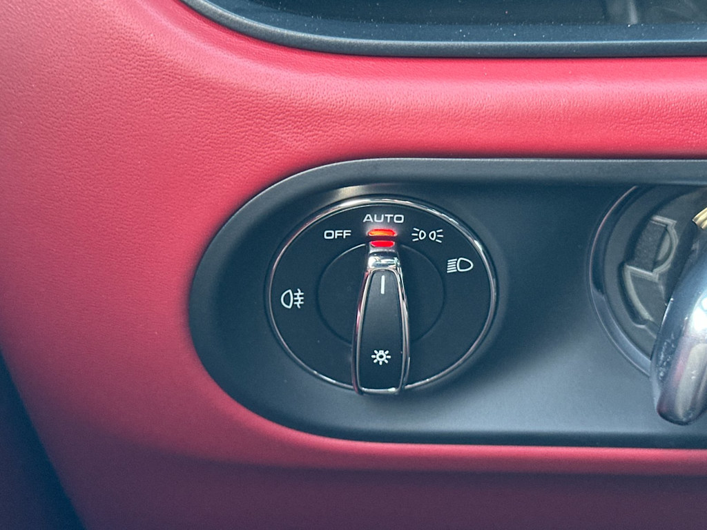 Thumbnail: 2025 Porsche Macan - 33