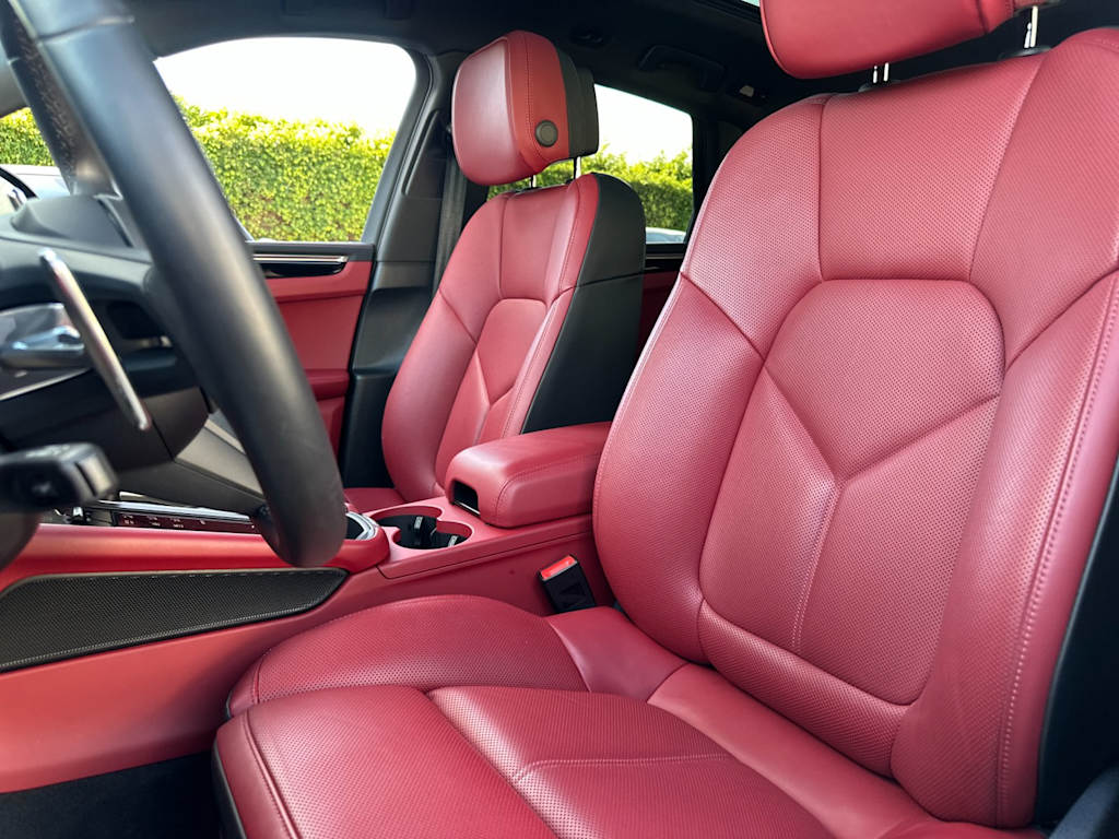 Thumbnail: 2025 Porsche Macan - 12