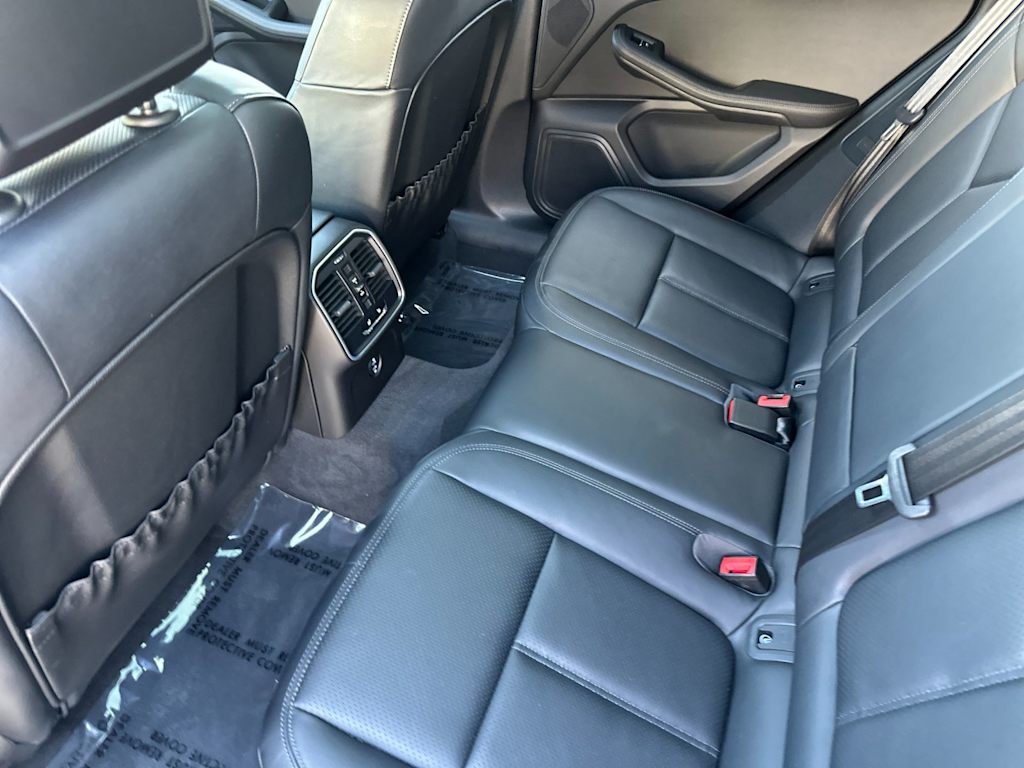 Thumbnail: 2025 Porsche Macan - 11