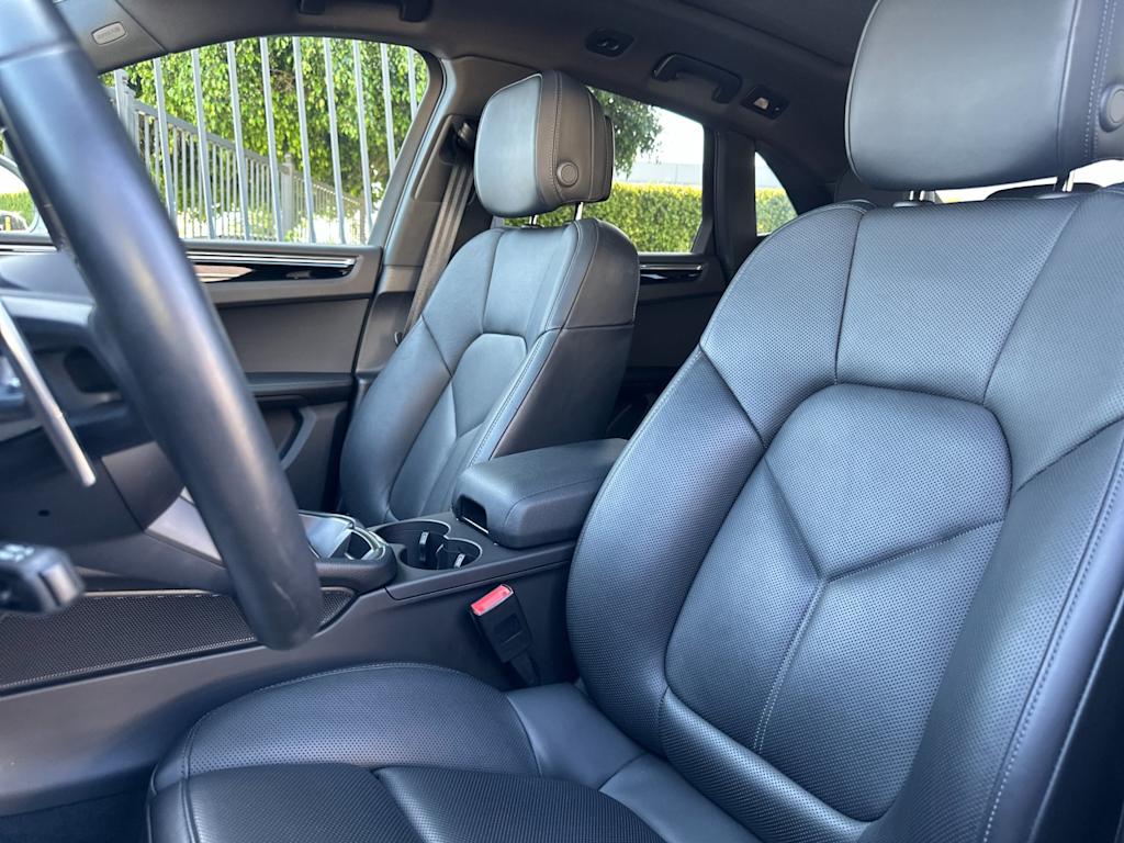 Thumbnail: 2025 Porsche Macan - 10