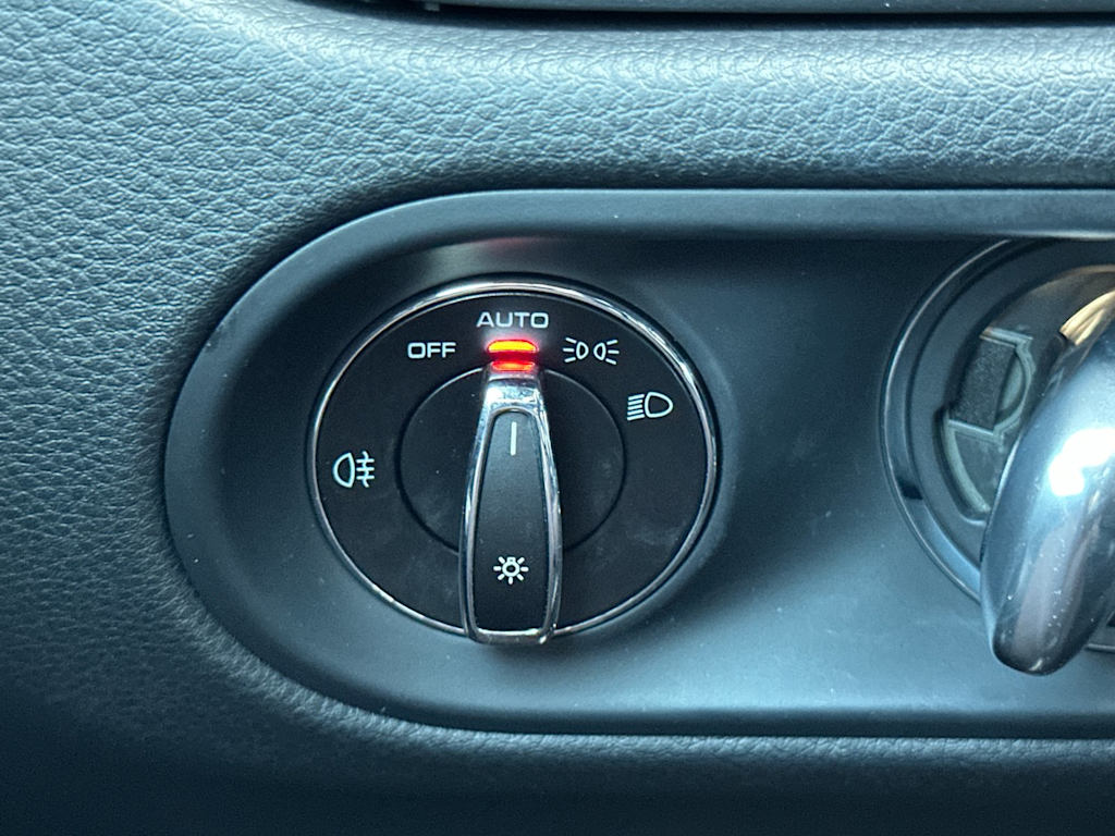 Thumbnail: 2025 Porsche Macan - 32