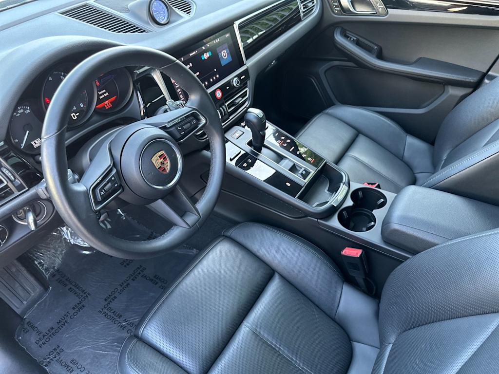 Thumbnail: 2025 Porsche Macan - 2