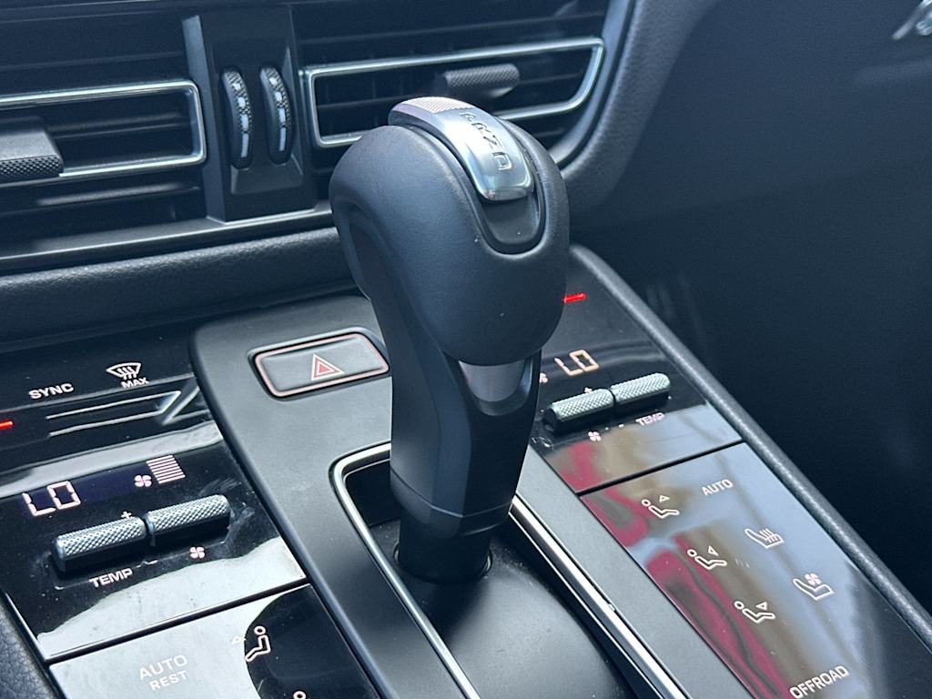Thumbnail: 2025 Porsche Macan - 28