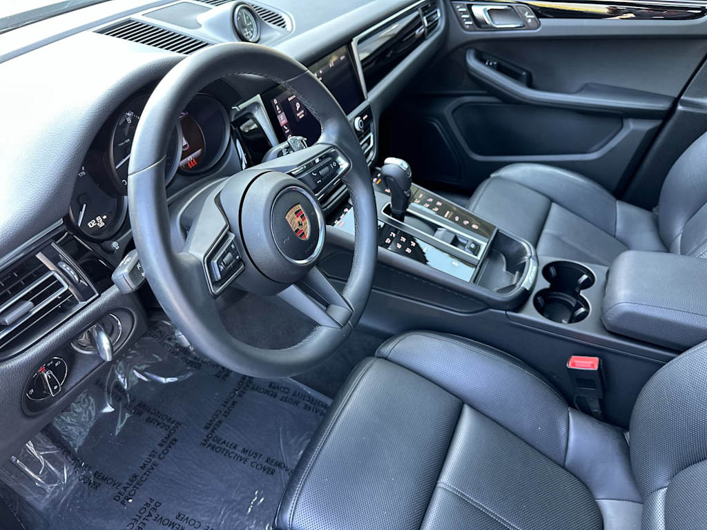 Thumbnail: 2025 Porsche Macan - 9