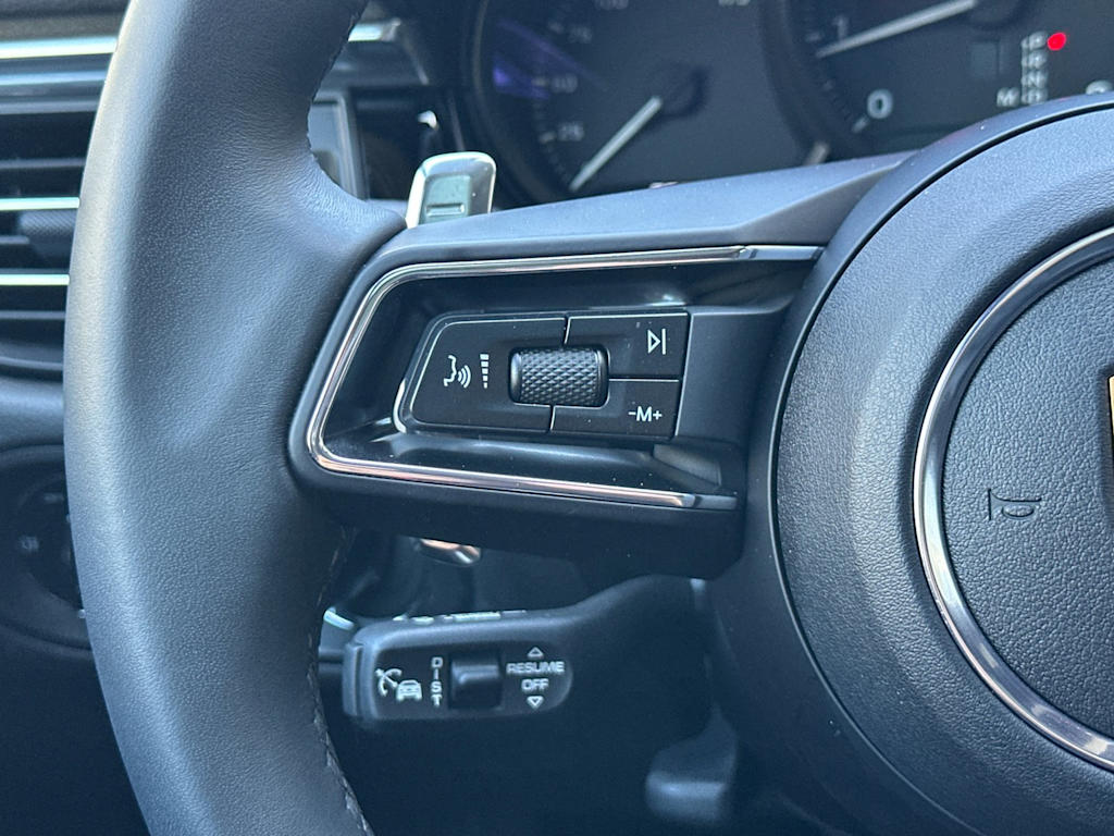 Thumbnail: 2025 Porsche Macan - 30