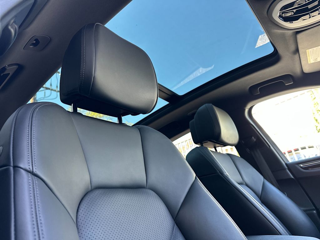 Thumbnail: 2025 Porsche Macan - 24