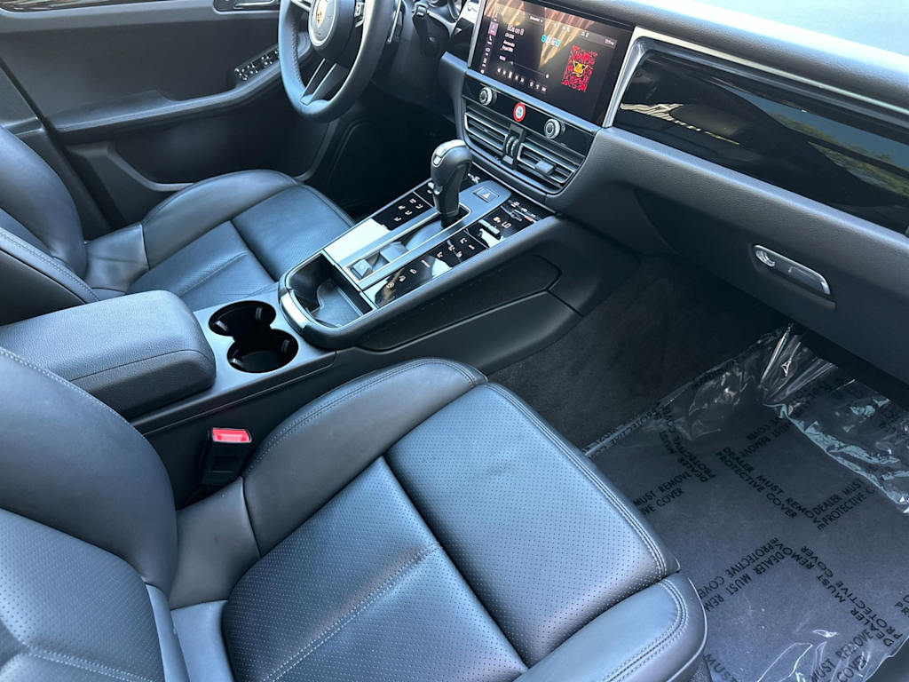 Thumbnail: 2025 Porsche Macan - 23