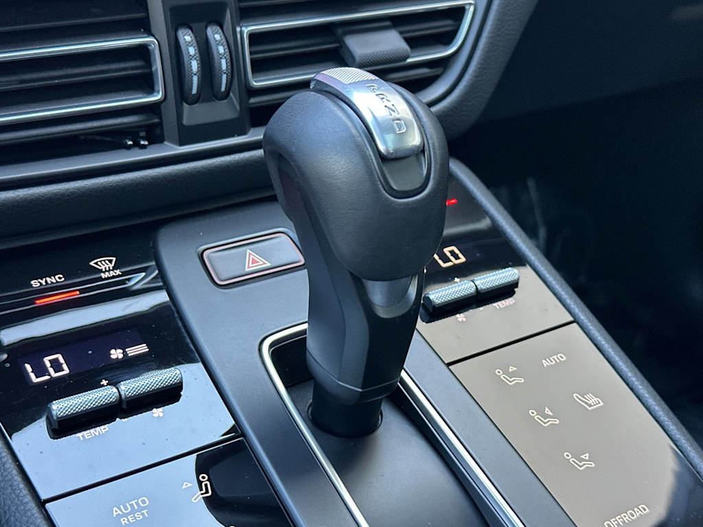 Thumbnail: 2025 Porsche Macan - 28