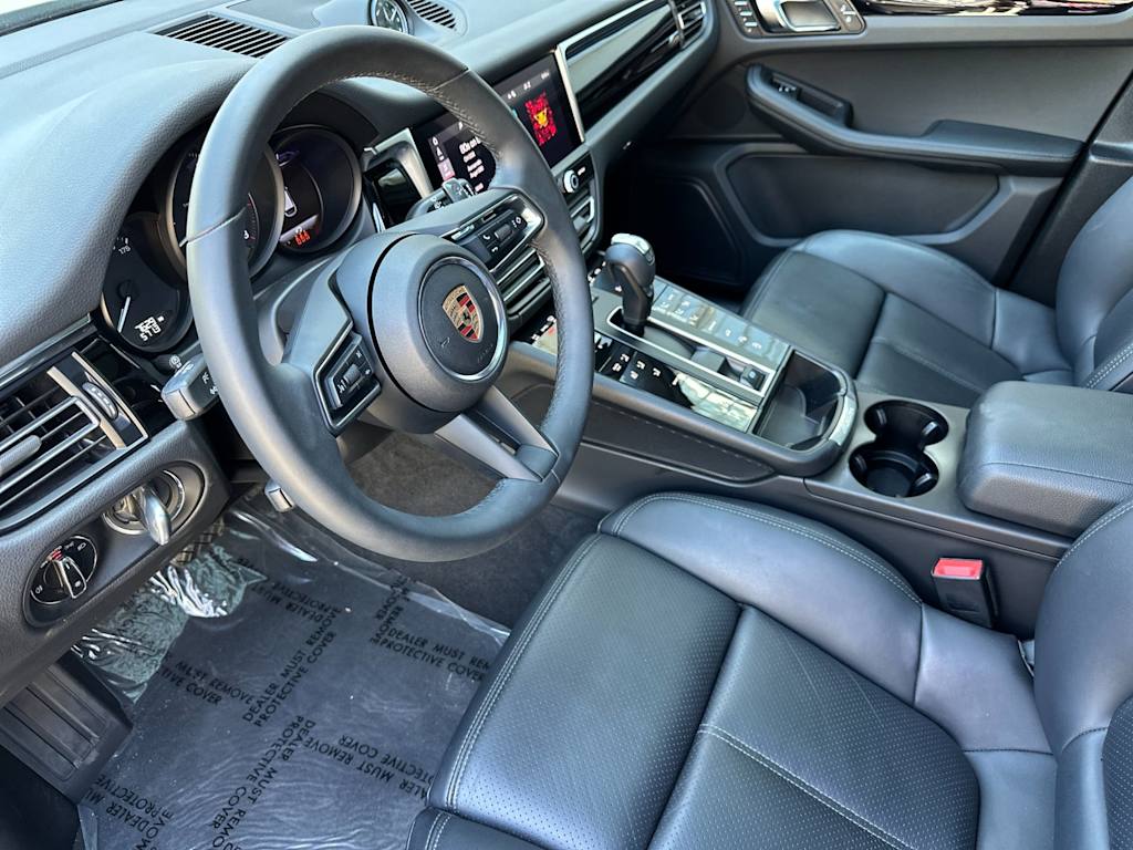 Thumbnail: 2025 Porsche Macan - 10