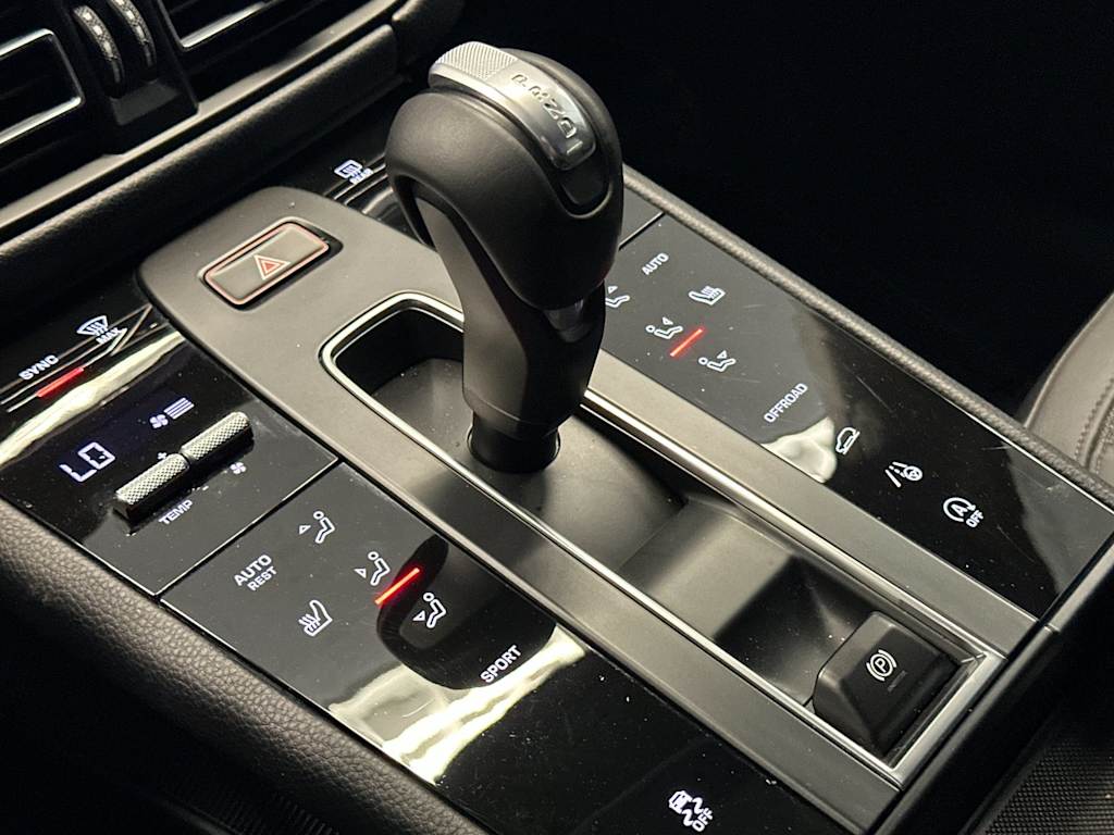 Thumbnail: 2025 Porsche Macan - 14