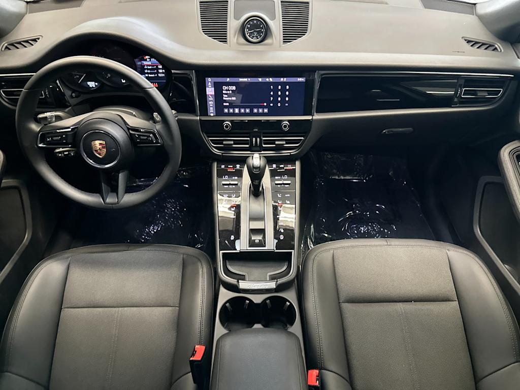 Thumbnail: 2025 Porsche Macan - 8