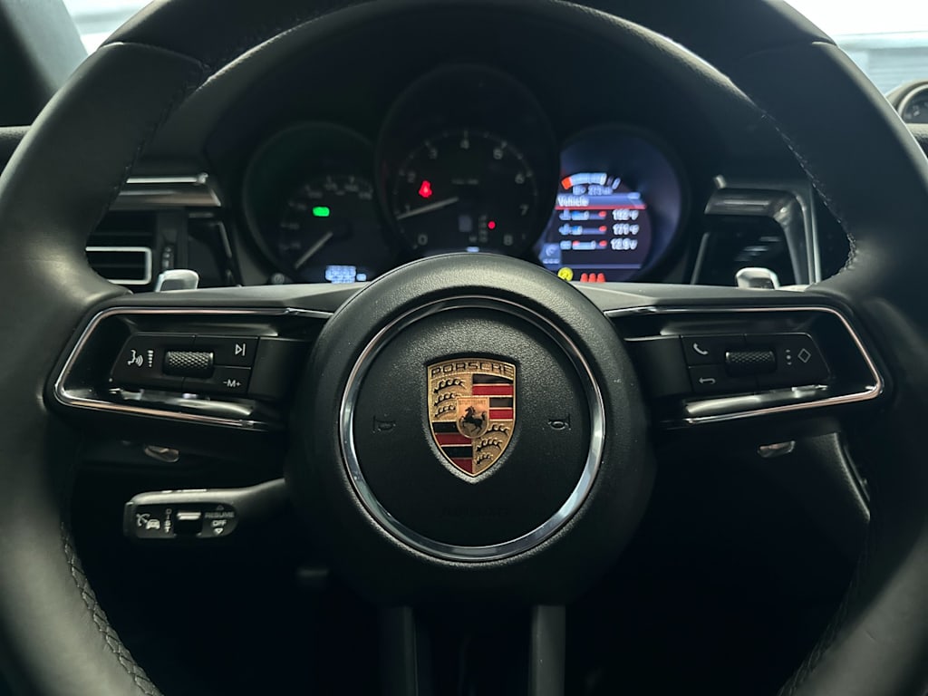 Thumbnail: 2025 Porsche Macan - 29