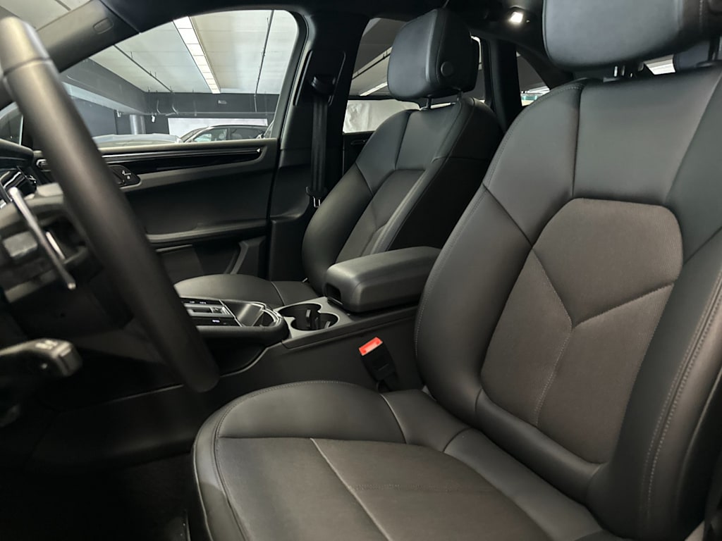 Thumbnail: 2025 Porsche Macan - 9