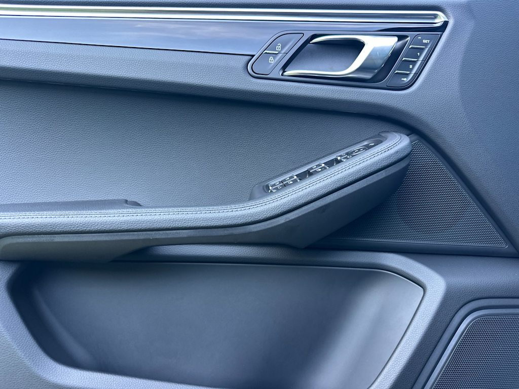 Thumbnail: 2025 Porsche Macan - 22