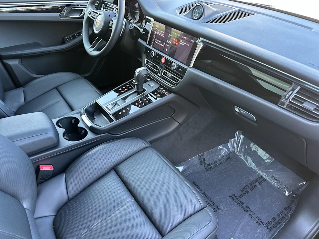 Thumbnail: 2025 Porsche Macan - 13